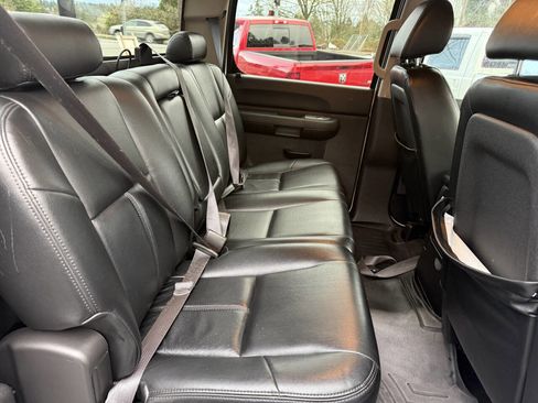 Used 2008 GMC Sierra 2500 SLE w/ Z71 Off-Road Package image 19