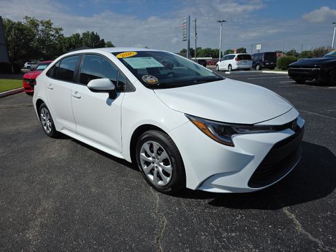 Used 2026 Toyota Corolla LE FWD image 4