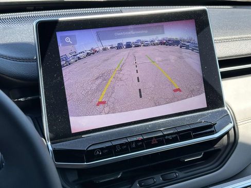 Used 2023 Jeep Compass Limited image 25