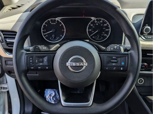 Used 2023 Nissan Rogue SV image 17