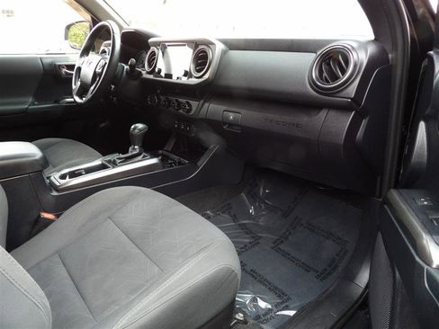 Used 2018 Toyota Tacoma TRD Off-Road image 12