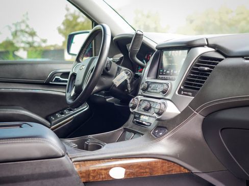 Used 2020 Chevrolet Suburban LT RWD image 9
