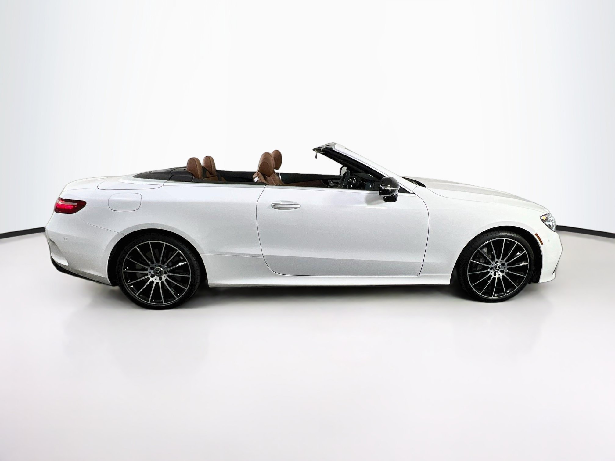 Used 2023 Mercedes-Benz E 450 4MATIC Cabriolet image 4