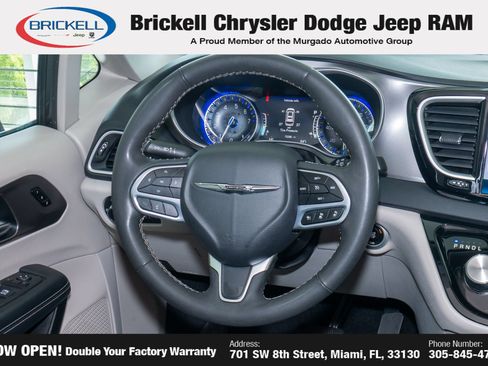 Used 2023 Chrysler Pacifica Touring-L FWD image 24