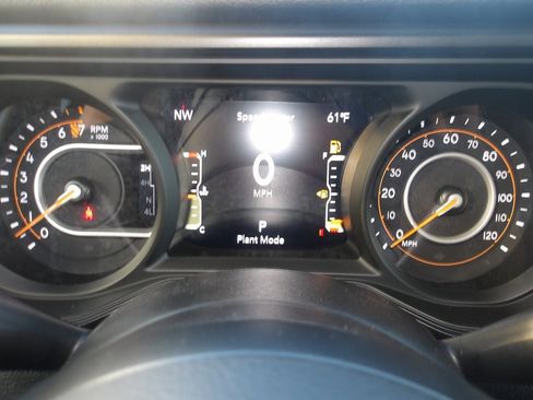 New 2025 Jeep Gladiator Willys image 14