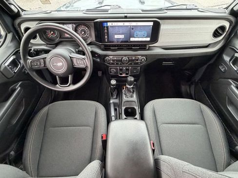 Used 2025 Jeep Gladiator Sport AWD/4WD image 12