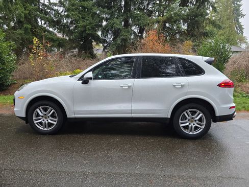 Used 2017 Porsche Cayenne Platinum Edition image 2