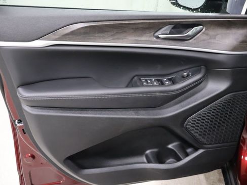 New 2026 Jeep Grand Cherokee Altitude AWD/4WD image 11