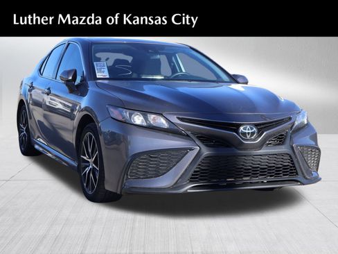 Used 2024 Toyota Camry SE image 1