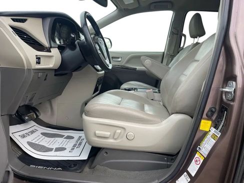 Used 2019 Toyota Sienna XLE FWD image 14