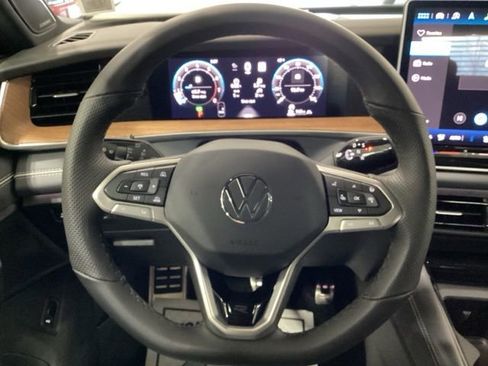 Used 2026 Volkswagen Tiguan SEL R-Line AWD/4WD image 7