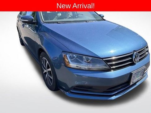 Used 2017 Volkswagen Jetta SE FWD image 1
