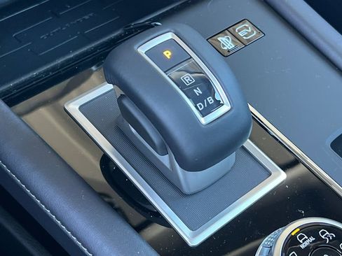 New 2025 Mitsubishi Outlander SE image 23