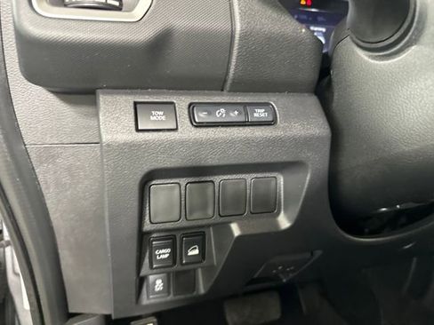 Used 2022 Nissan Frontier SV image 19