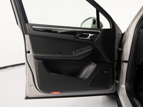 New 2026 Porsche Macan S image 12