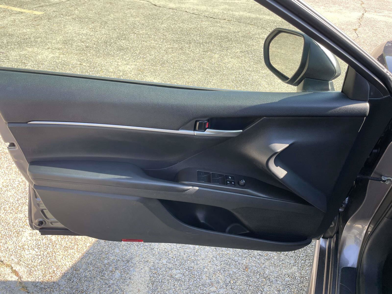 Used 2023 Toyota Camry SE FWD image 14