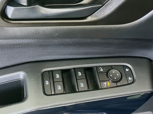 Used 2025 Nissan Pathfinder SV image 15