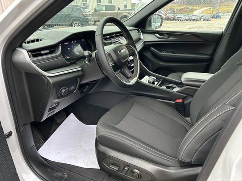 New 2025 Jeep Grand Cherokee Laredo X w/ Luxury Tech Group I image 8