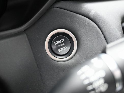 Used 2025 Land Rover Range Rover Velar S image 34