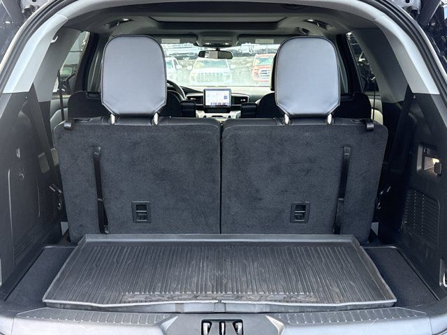Used 2024 Ford Explorer XLT w/ Equipment Group 202A RWD image 5