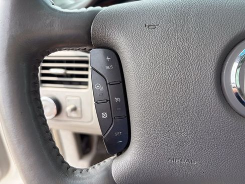 Used 2011 Buick Lucerne CXL FWD image 19
