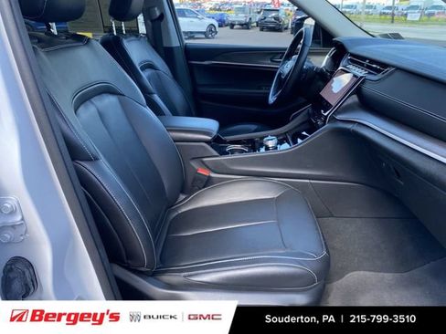 Used 2022 Jeep Grand Cherokee Limited AWD/4WD image 31