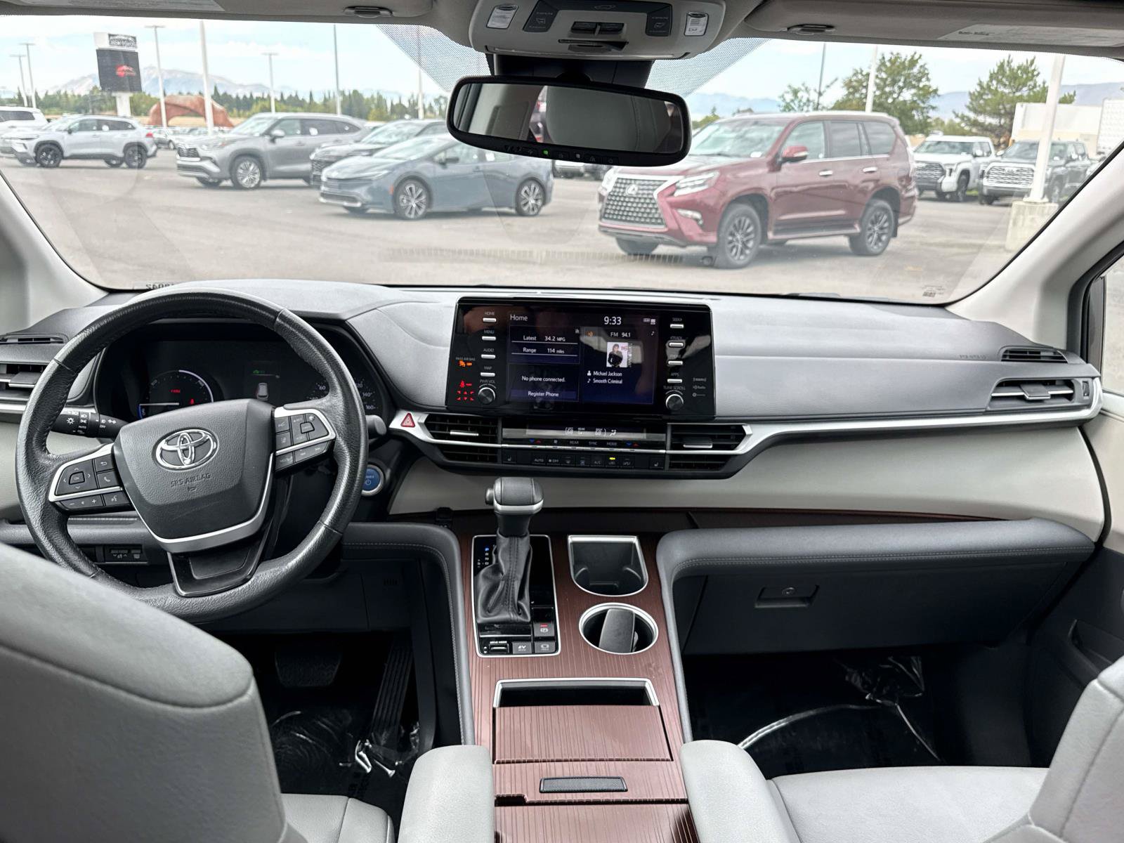 Used 2024 Toyota Sienna XLE FWD image 14