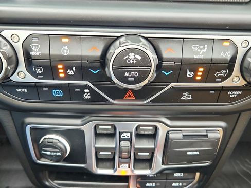 Used 2023 Jeep Wrangler Unlimited Sahara w/ Cold Weather Group image 39