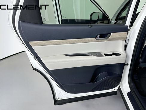 Used 2022 Hyundai Palisade SEL w/ 8P Bench Seat Package FWD image 32