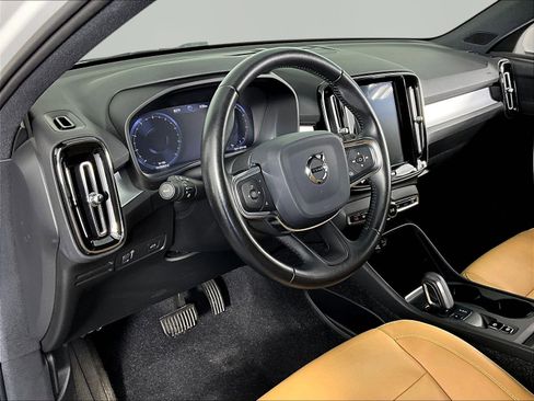 Used 2019 Volvo XC40 T5 Momentum AWD/4WD image 17