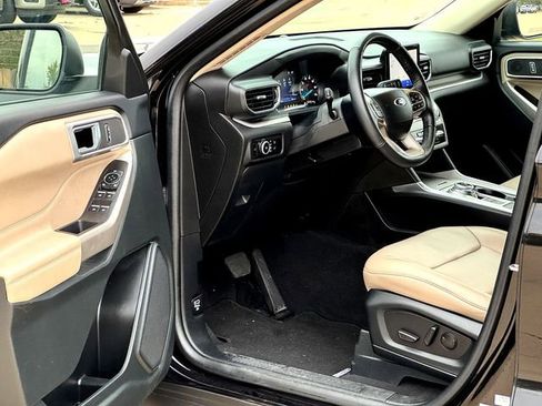 Used 2023 Ford Explorer XLT w/ Equipment Group 202A image 8