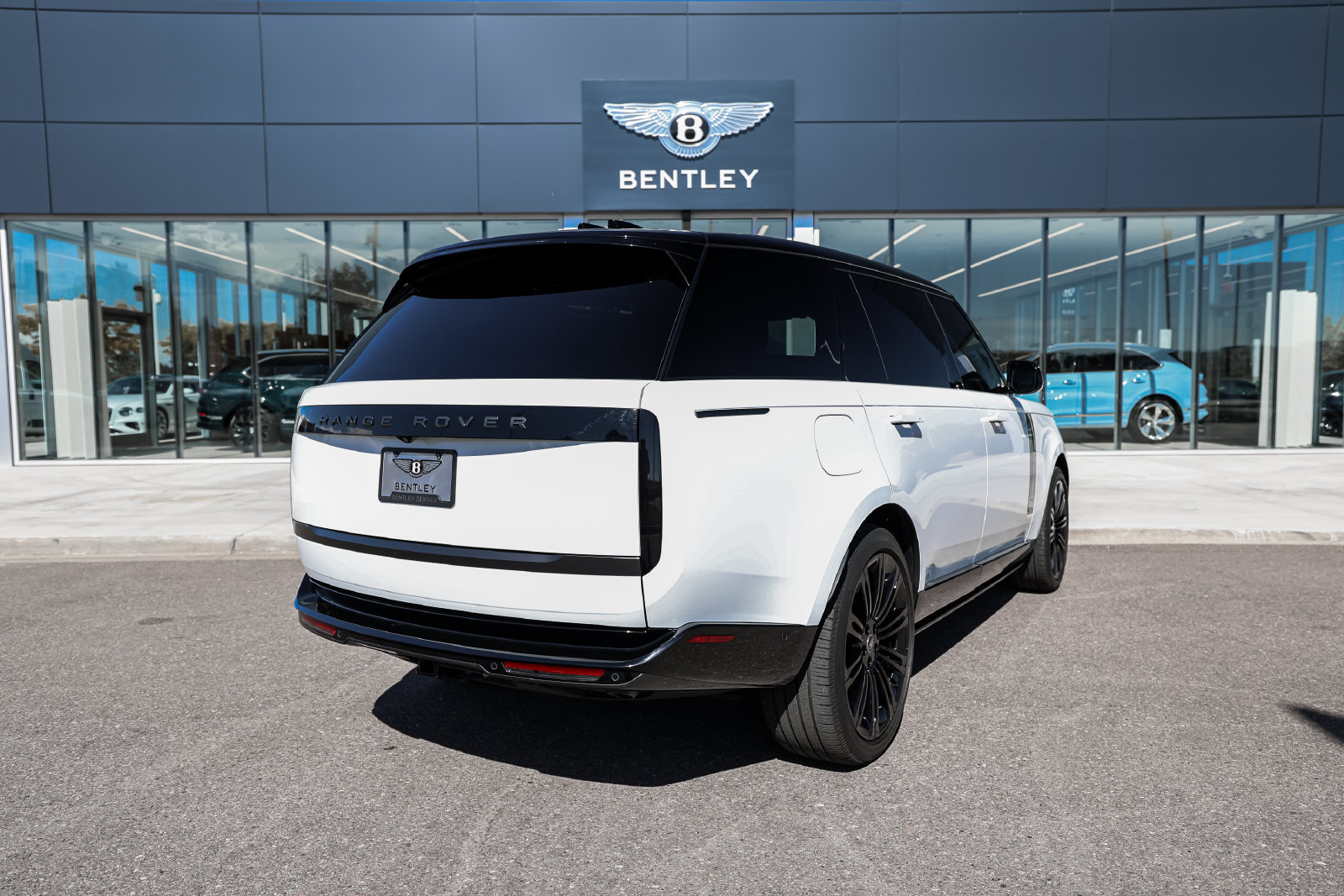 Used 2025 Land Rover Range Rover Long Wheelbase Autobiography AWD/4WD image 3