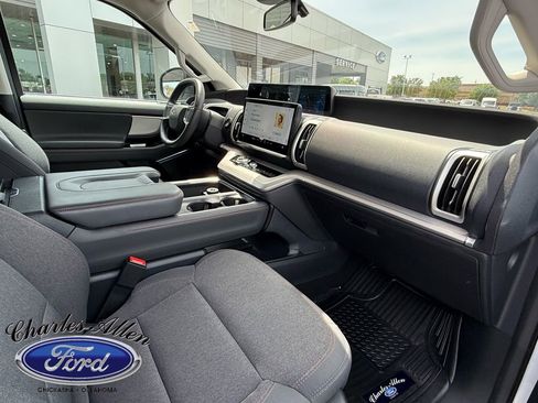 Used 2025 Ford Expedition Max Active AWD/4WD image 12