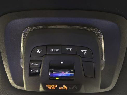 Used 2024 Toyota Crown AWD/4WD image 39