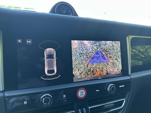 Used 2024 Porsche Macan image 19