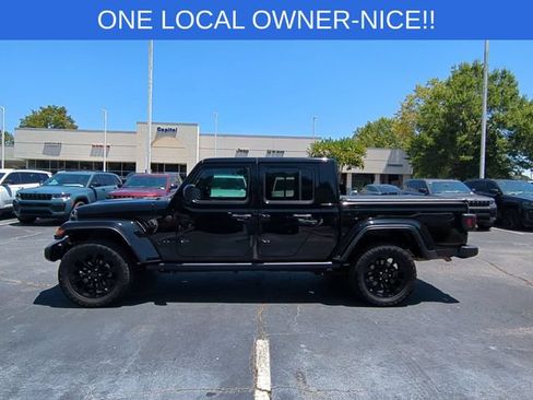 Used 2024 Jeep Gladiator Sport AWD/4WD image 2