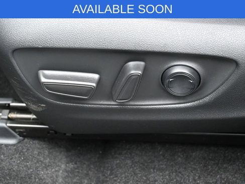 Used 2021 Toyota Venza LE w/ Carpet Mat Package (TMS) AWD/4WD image 10