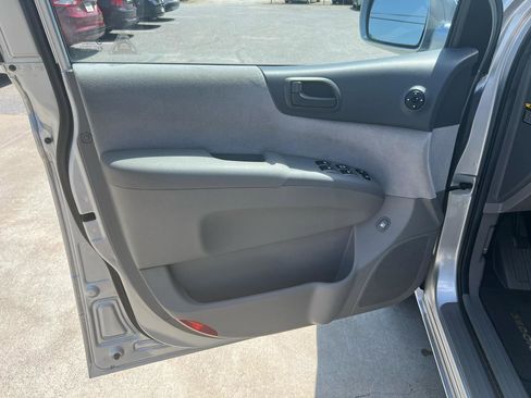 Used 2008 Kia Sedona LX FWD image 10