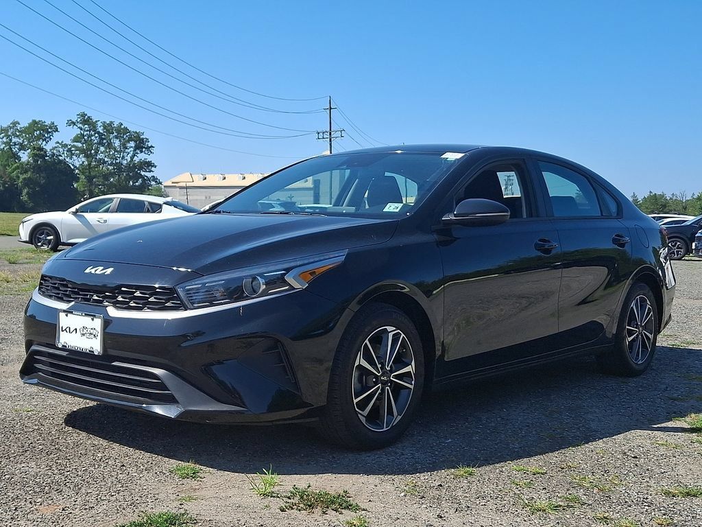 Certified 2023 Kia Forte LXS w/ LXS Technology Package FWD image 3