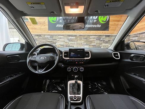 Used 2024 Hyundai Venue Limited FWD image 30