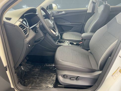 New 2026 Volkswagen Taos SE image 5