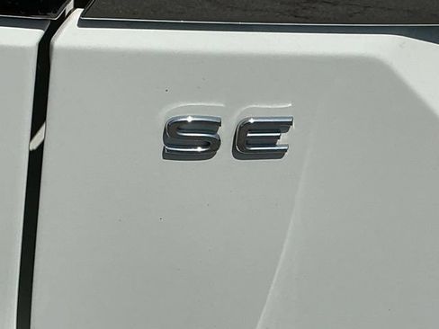 Used 2024 Volkswagen Atlas SE AWD/4WD image 10