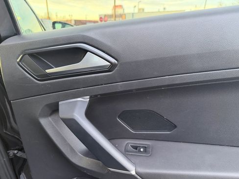 Used 2018 Volkswagen Tiguan SE image 38