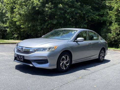 Used 2017 Honda Accord LX image 5
