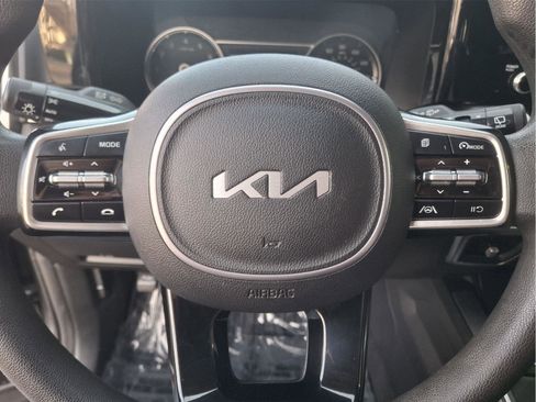 Used 2022 Kia Sorento LX image 21
