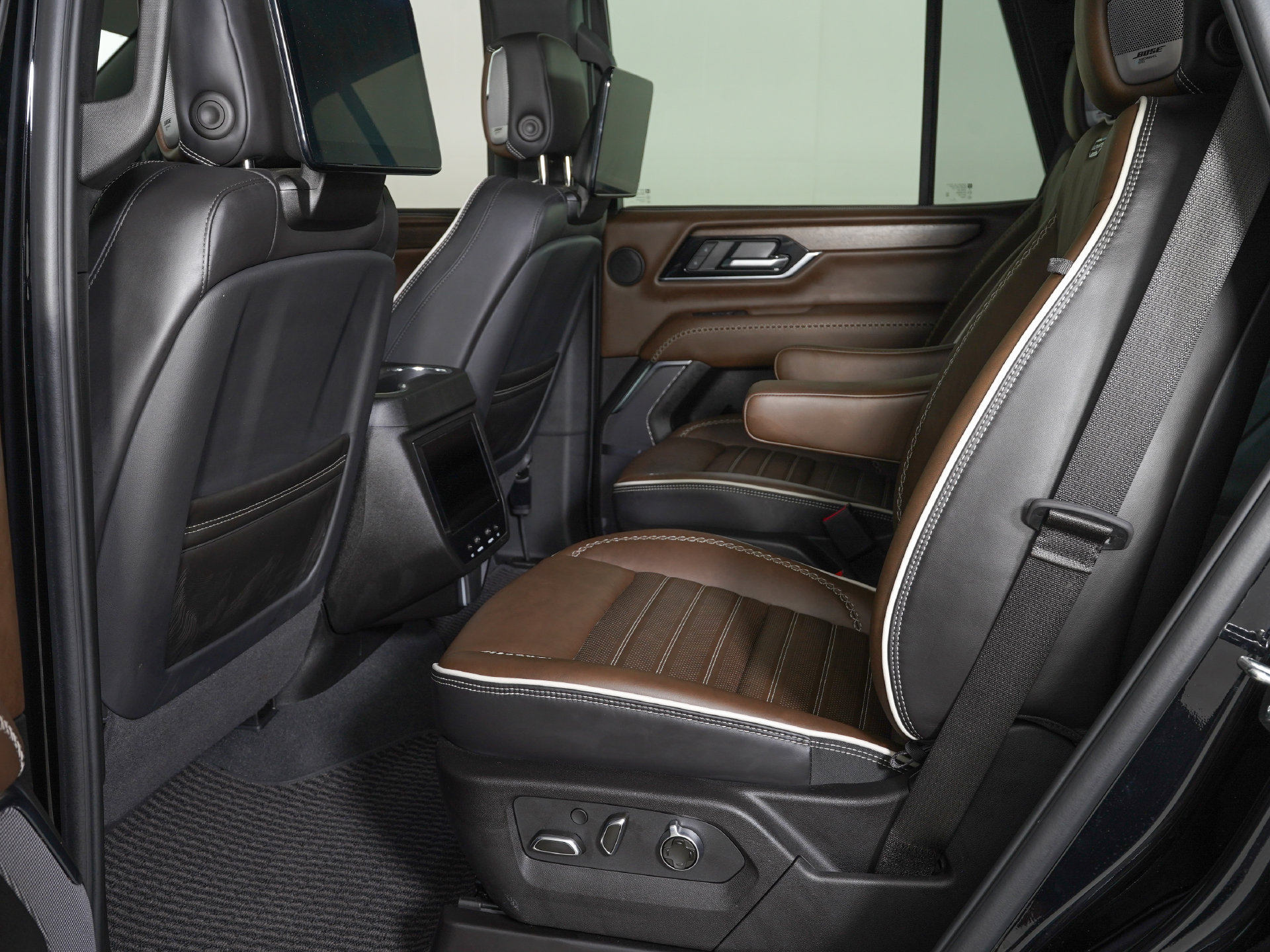 Used 2026 GMC Yukon Denali Ultimate AWD/4WD image 16
