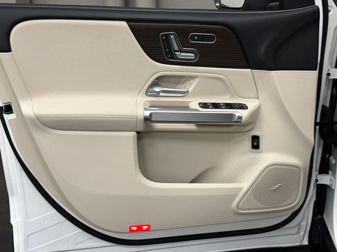 Used 2026 Mercedes-Benz GLB 250 image 21