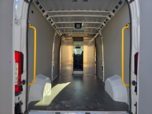 Used 2025 RAM ProMaster 2500 w/ Convenience Group image 7