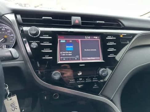 Used 2020 Toyota Camry SE image 6