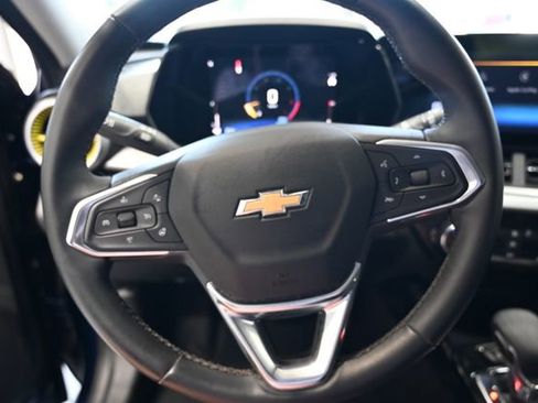 Used 2024 Chevrolet Trax LT w/ Driver Confidence Package FWD image 20